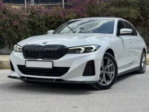 Bmw i3 e35L 2023 مواصفاتe40L شاحن وايرليس ،بصمة ابواب، صندق خلفي كهربائي ، نظام صوتي harman/kardon