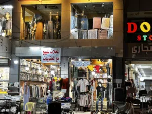 محلات للبيع مع المحتويات