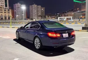 BMW F10 سيارة الدار