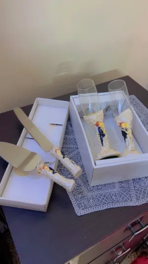 سيت حفله مهر يحتوي على اقداح 2 مع سكين تقطيع كيك مع حامل قطع كيك