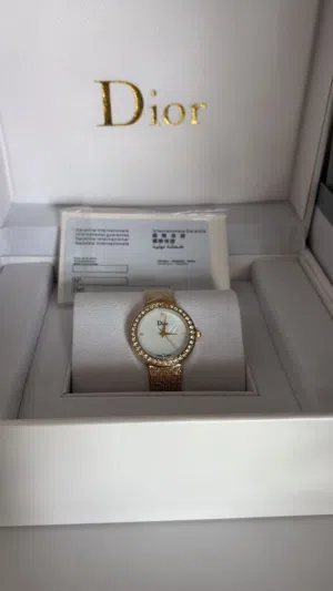 ساعه نسائية ماركه ديور الفخمه