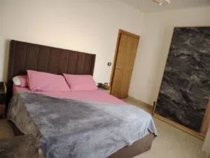 سرير 160 دولاب 220 كومود 2 تسريحة