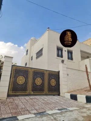 260 m2 4 Bedrooms Townhouse for Sale in Zarqa Graiba