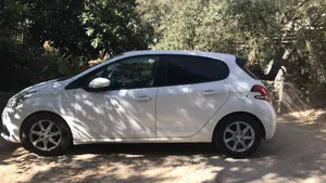 used-peugeot-208-in-ramallah-and-al-bireh