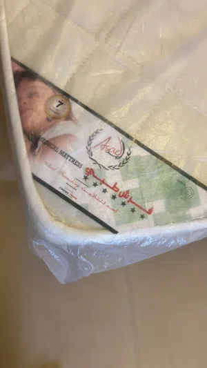 سرير طبي في حاله جيده