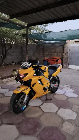 بطح هوندا اف فور F4 600 رقم و سنوية التفاصيل بالوصف
