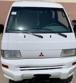 ميتسوبيشي L300  باص