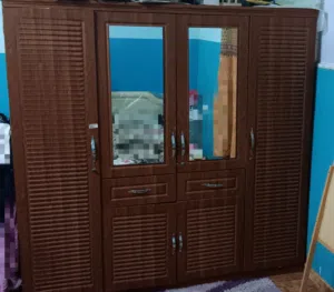 خزانه للبيع بحاله ممتازة جدا استعمال شهور وسجاده كبيره وصغيره جدد بحاله ممتازة جدا