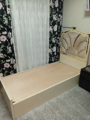 تخت مفرد فاخر - أناقة لغرفة شباب عصرية