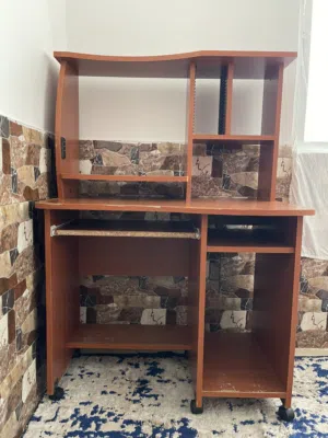 مكتب دراسي مستعمل للبيع