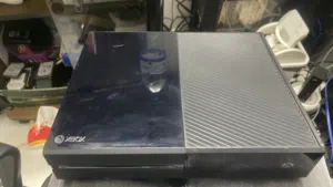 Xbox one 500 gb مع شاحن اصلي