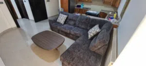 كورنر وطاولة خشب عالية الجودة للبيع من Ashley Home Furniture