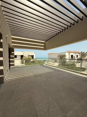 5 Bedrooms . More than 6 bathrooms . 750 m21