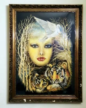 لوحة فنية على مرآة