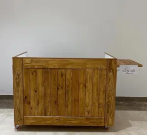 عربة خشبية أنيقة