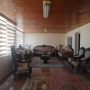 كنب ملوكي لصالة ضيوف كبيرة واسعة
