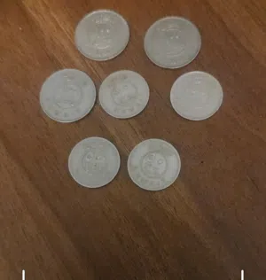 انا عندي خرده من فئه 100 فلس عندي ثلاث حبات من فئه ال 50 فلس عندي اربع حبات من فئه ال 100 فلس اول