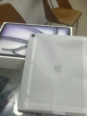 ايباد اير ام 4 مساحه 128G الجهاز بحاله الجديد 13 انش مشحون 8مرات فقط كفاله سنه اغراض مش مستعمله