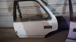 باب كرسته كصيف واحد فقط كامل ابطانه ماطور قفل كلشي كامل باب نظيف  الباب الخلفي وره السايق