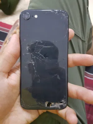 Apple iPhone SE 128 GB in Zarqa