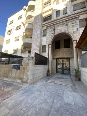 شقة عائلية طابق اول مفروشة ومجهزة بشكل كامل للايجار حي الجامعة