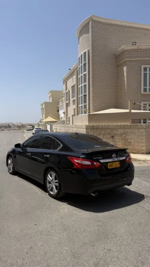 Used Nissan Altima in Al Dakhiliya