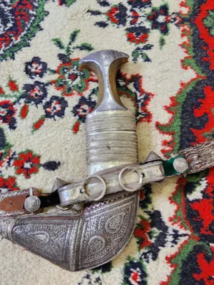 من نوادر خنجر قديمه