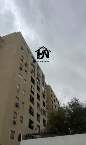 شقة للبيع عمارات الخارجية بلقرب من سفارة امريكية وجردينة الاسد تشطيب حديث بيع بالاثاث