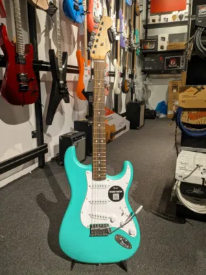 جيتار الكترك Squier debut SSS