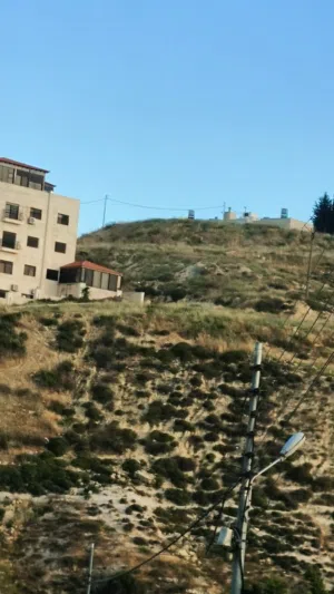 ارض مرتفعه جدا ذات اطلاله خلابه ناعور خلف كازيه السلام طريق البحر الميت