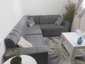 صالون نظيف جدا مساحته 2.80×1.80
