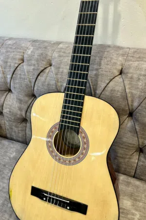 Electric Guitar جيتار مطور ماركة دراقون فلاي كهربائي ويعمل كجيتار عادي . مستعمل مع الكرتون