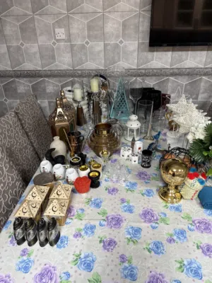للبيع مجموعة من التحف والمناظر الزينة
