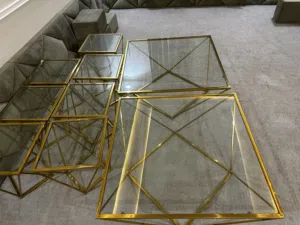 طقم طاولات مجلس فخم زجاج بإطار ذهبي – تصميم مودرن