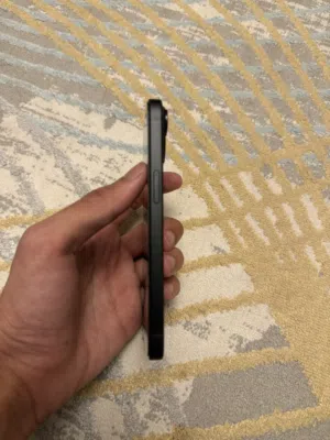 ايفون 15 128 GB. اسود بدون ولا خدش فعلياً