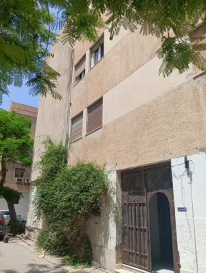 شقة الدور الثاني بشارع المسيرة الكبرى
