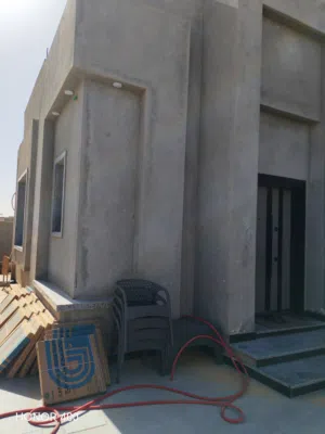 للبيع مع بعض عدد 2 فيلات ارضية وحدة كاملة التشطيب  والثانية نصف تشطيب المساحة الكلية للارض 400
