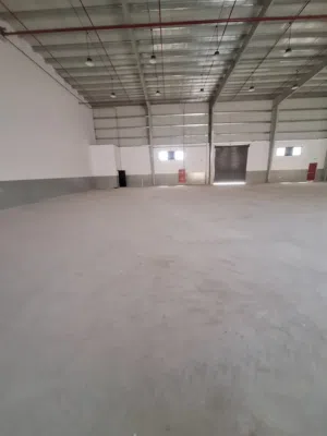مستودع جديد مساحات واسعه للايجار بقوه كهربا عاليه