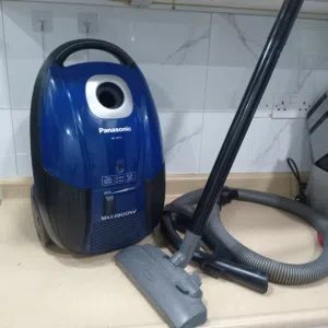 باناسونيك الكهربائية موديل MC-CG711 بلونها الأزرق وقوة محركها التي تصل إلى 1900 واط.