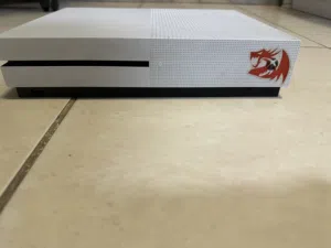 اكس بوكس ويا جهاز للبيع ع650 ما فيها أي شيء وشغالة لك خاطر كلمني