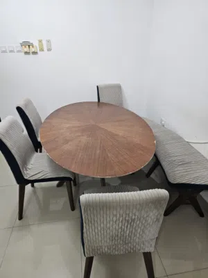 طاولة الطعام