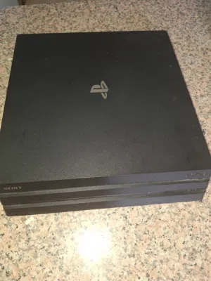 للبيع جهاز PS4 Pro شغال 100% بدون مشاكل