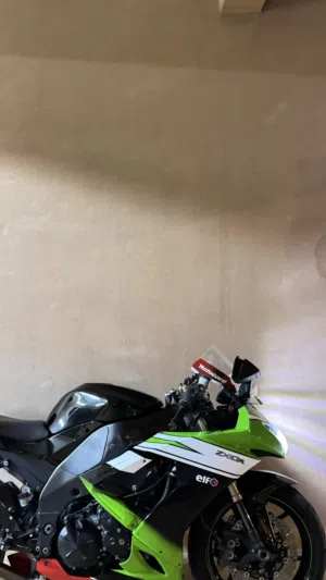 للبيع دراجه نينجا ZX10R موديل 2008 تحتاج شغل بسيط تذكر اله الشراي والجاد رقم اتواصل