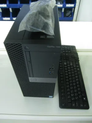 PC : I5 8500 + R9 M360 + 8GB RAM