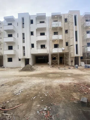 شقة نصف تشطيب للبيع