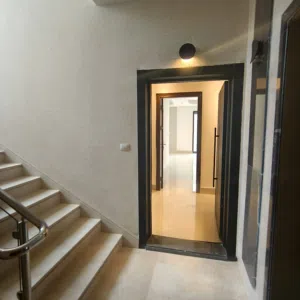 شقه للبيع بالقرب من الدوار الرابع - 15236