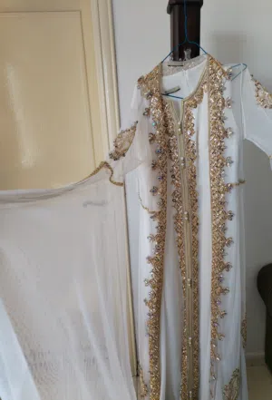 قفطان ابيض XXL مستعمل لبسه واحدة للبيع