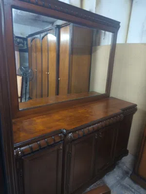 طاولة سفره 8 كراسي مع دينسوار تفصيل زان بالكامل بسعر 350
