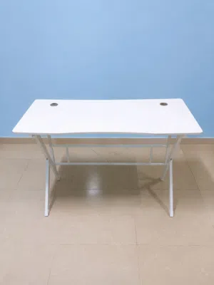 طاولة مكتبية او جيمنج واسعة ومريحة