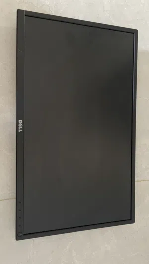 17 Dell monitors for sale  in Al Dhahirah